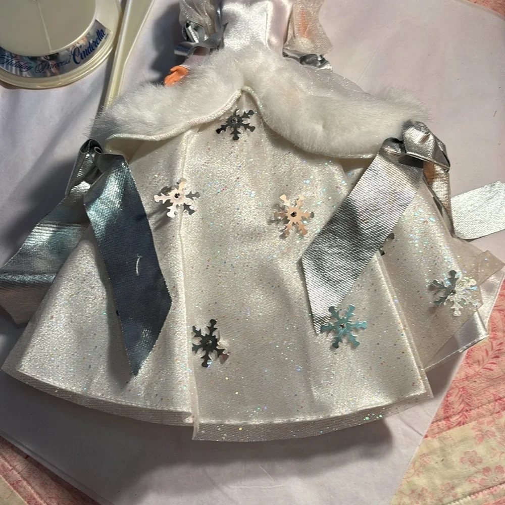 First in Series Holiday Princess Walt Disney Cinderella 1996 Barbie Doll & Stand - Picture 3 of 4